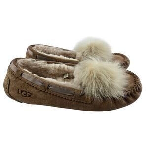 UGG Slippers Womens 7 Dakota Moccasin Tan Suede Pom Poms Cabincore Shearling
